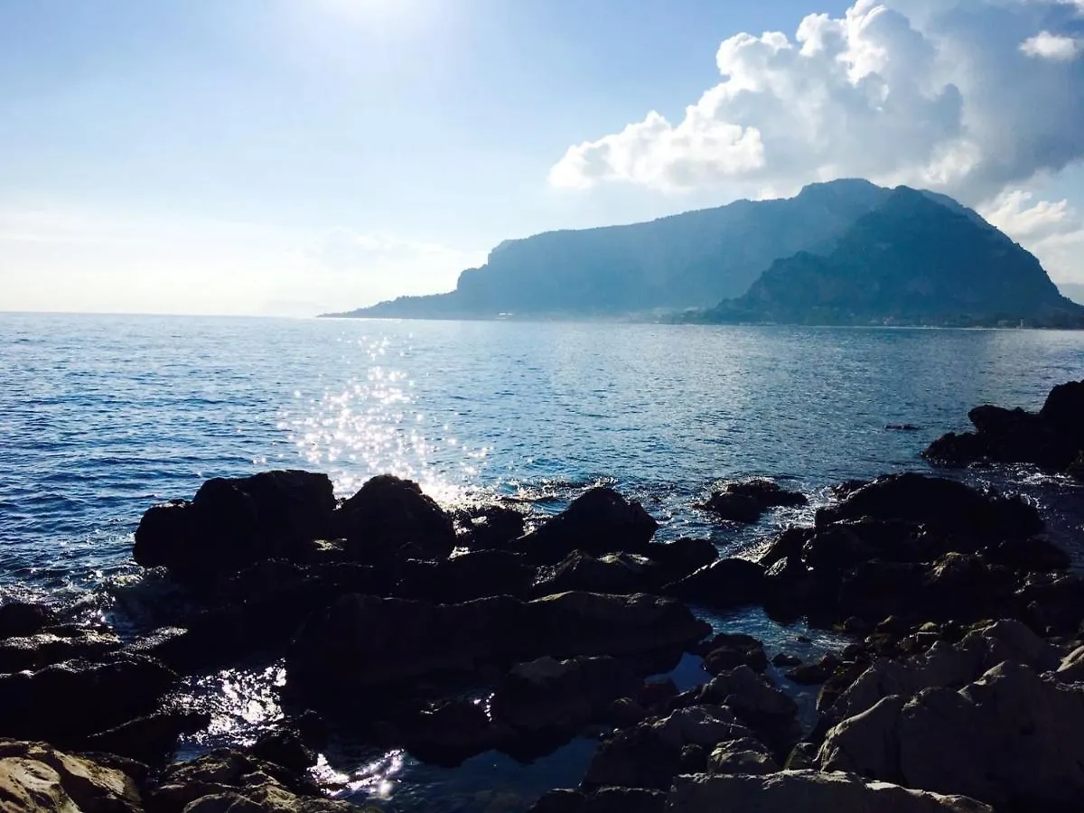Villa Amalia Mondello 0*,